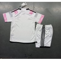 Billiga Juventus Barnkläder Borta fotbollskläder till baby 2023-24 Kortärmad (+ Korta byxor)